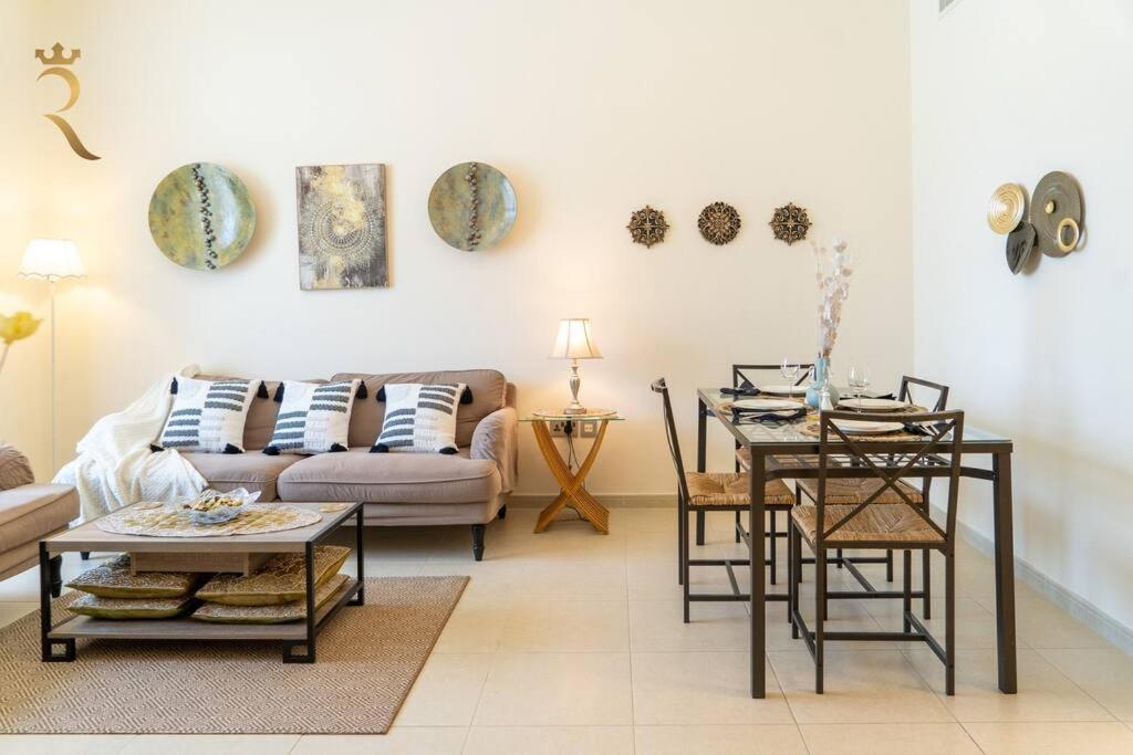 Your Luxurious 2br Al Reem Escape At Mangrove Place Apartment