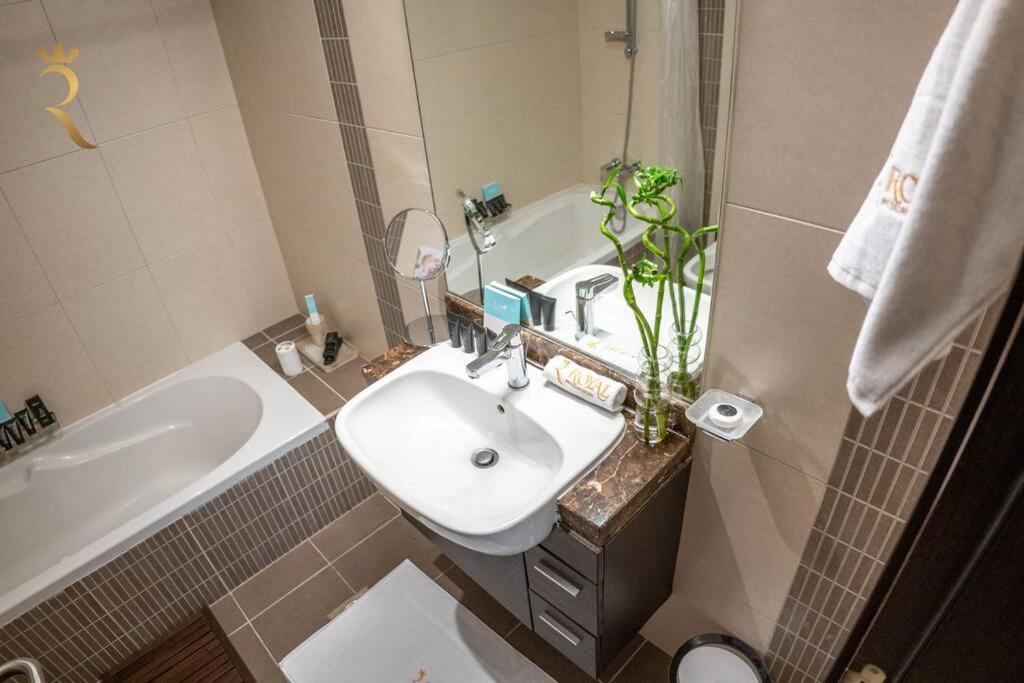 Your Luxurious 2br Al Reem Escape At Mangrove Place Abou Dabi